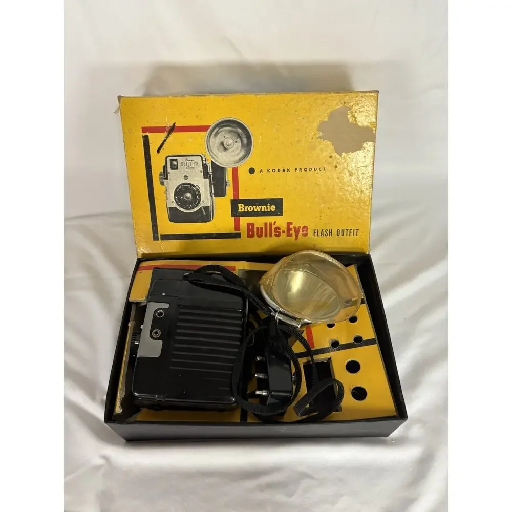 Kodak Brownie Bulls-Eye Camera Flash Outfit Vintage
